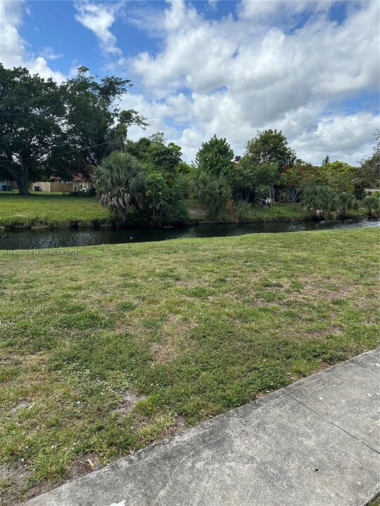 5928 NW 21st St, Unit 49-C in Lauderhill, FL - Building Photo