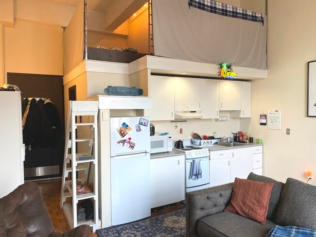 46 Saint Germain St, Unit 304
