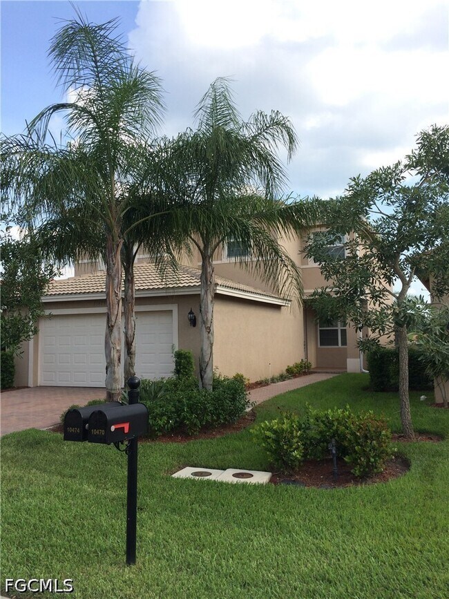 10474 Spruce Pine Ct in Ft. Myers, FL - Building Photo - Building Photo