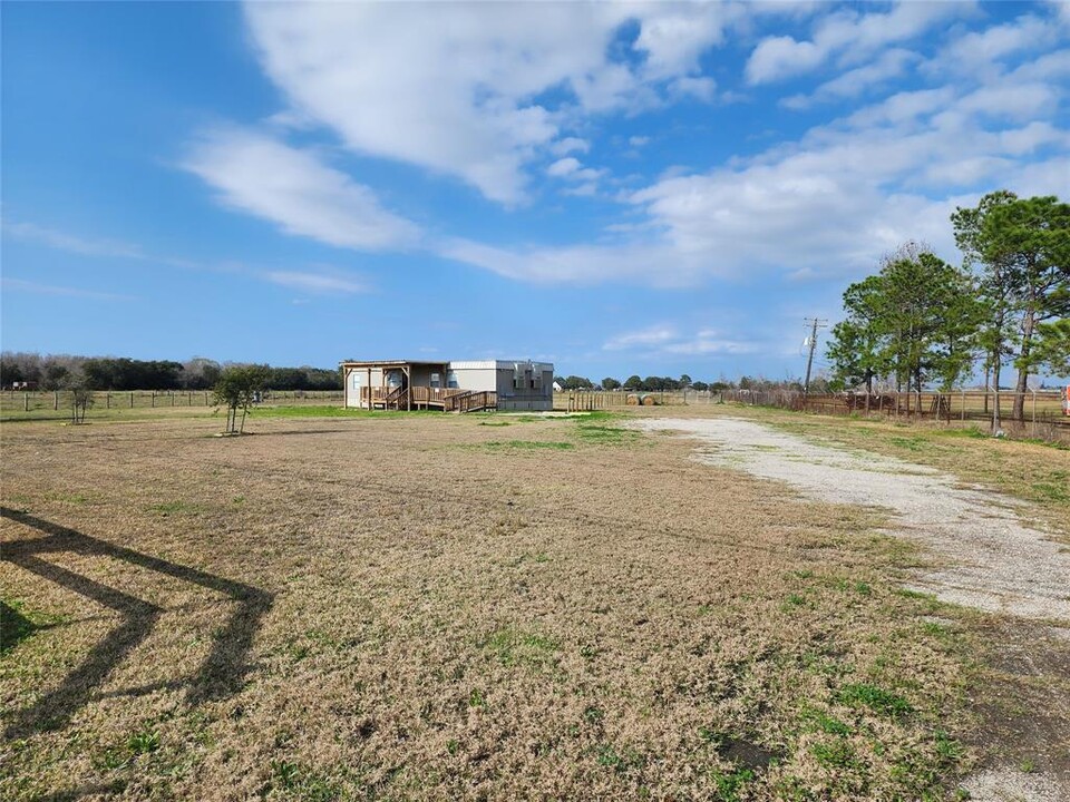 3373 E Hwy 6 in Alvin, TX - Building Photo