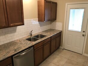 2725 Forest Park Blvd in Fort Worth, TX - Building Photo - Building Photo