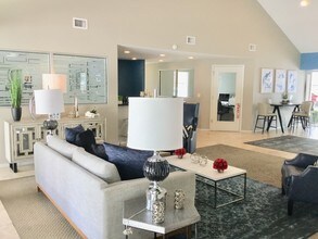 Wind Tree in El Paso, TX - Foto de edificio - Building Photo