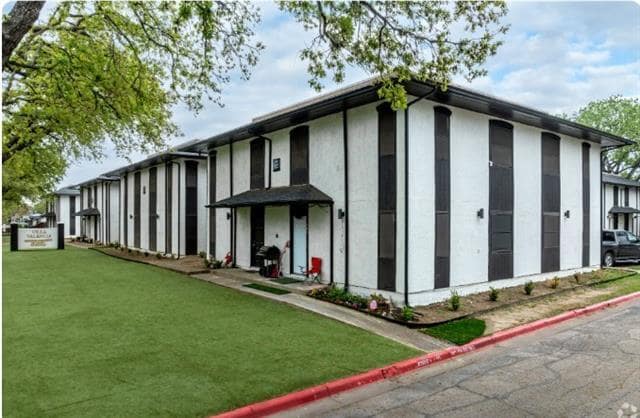 313 Rolston Rd in Irving, TX - Building Photo - Building Photo