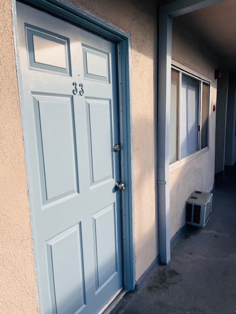 1260 Beachwood Dr in Los Angeles, CA - Building Photo