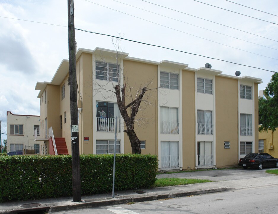 1906 SW 3rd St in Miami, FL - Building Photo