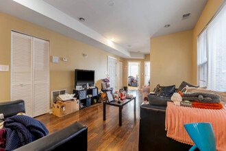 8010 S Michigan Ave in Chicago, IL - Building Photo - Building Photo