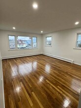 130 Lake Ave, Unit 1 in Worcester, MA - Foto de edificio - Building Photo