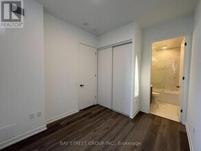 8 Interchange Wy in Vaughan, ON - Building Photo - Building Photo