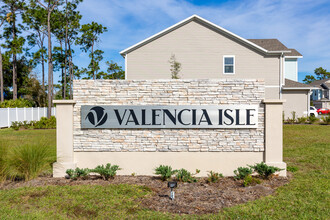 Valencia Isle - East Orlando in Orlando, FL - Building Photo - Building Photo