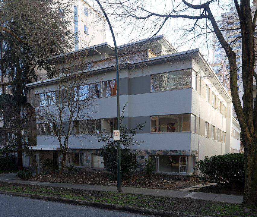 1860 Nelson St in Vancouver, BC - Building Photo