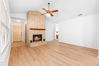 1303 Chapel Creek Rd in Waco, TX - Building Photo - Building Photo