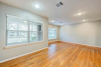 1135 W 31st St in Houston, TX - Foto de edificio - Building Photo