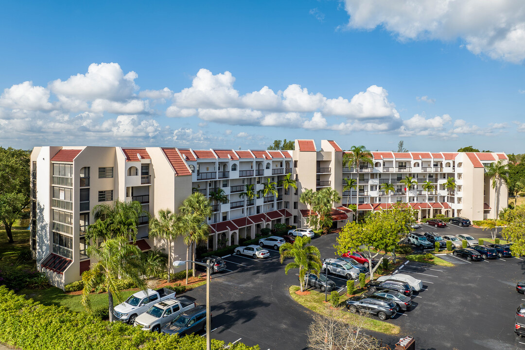 Lakes of Environ in Lauderhill, FL - Building Photo