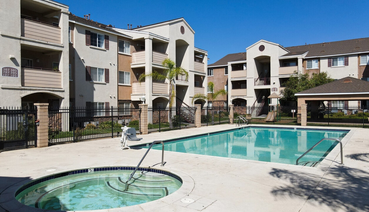 La Pacifica in Moreno Valley, CA - Foto de edificio