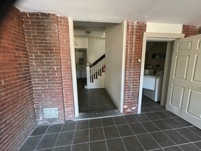 178 Main St, Unit Unit #1 in Newmarket, NH - Building Photo - Building Photo