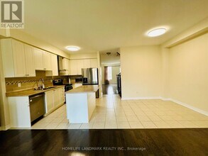 10355 Woodbine Ave in Markham, ON - Building Photo - Building Photo