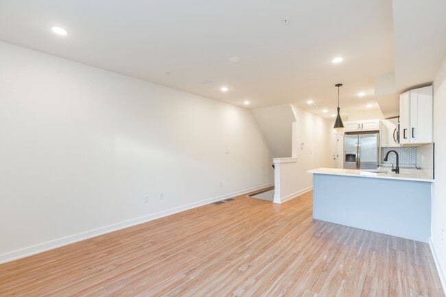 property at 810 W Norris St