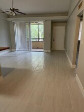 601 Lyons Rd in Coconut Creek, FL - Foto de edificio - Building Photo