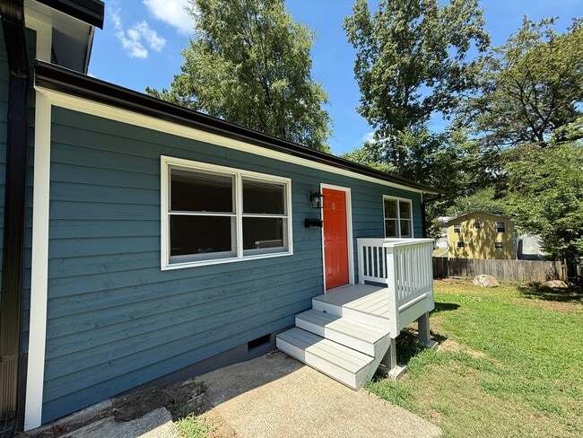 102 Johnson St in Chapel Hill, NC - Building Photo - Building Photo