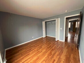 175 N Waters Edge Dr in Glendale Heights, IL - Building Photo - Building Photo