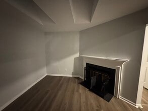 78 Junco Ct, Unit 78 in Three Bridges, NJ - Foto de edificio - Building Photo