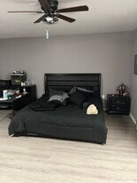 8044 Sandalwood Cir, Unit Room in La Belle, FL - Building Photo