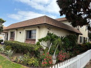 17412 Dairyview Cir in Huntington Beach, CA - Building Photo - Primary Photo