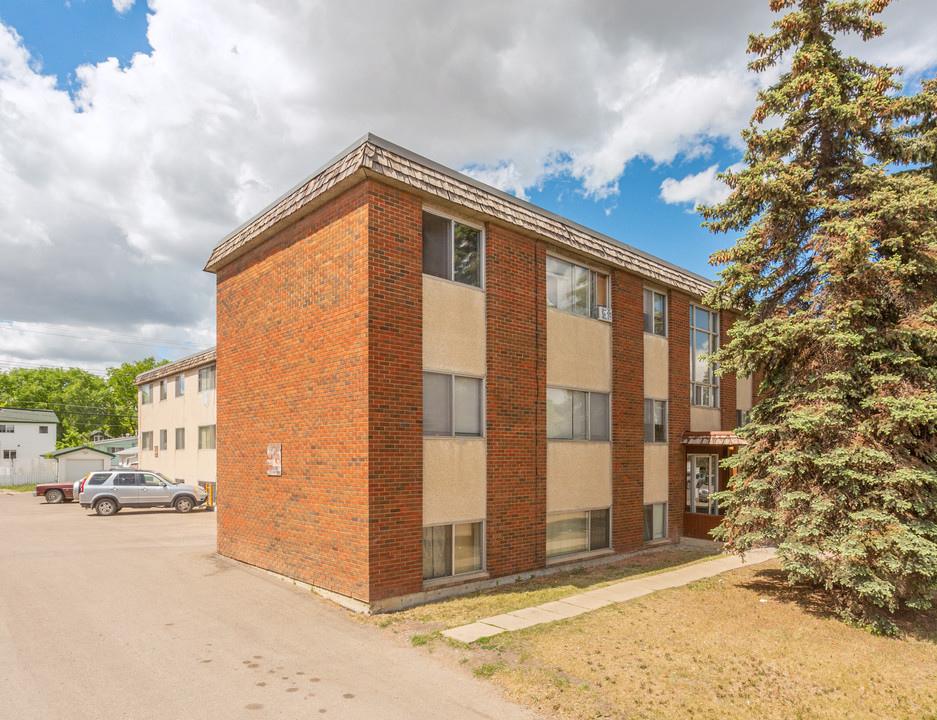 11136 124th St NW in Edmonton, AB - Building Photo