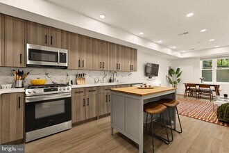 1519 K St SE, Unit 101 in Washington, DC - Foto de edificio - Building Photo