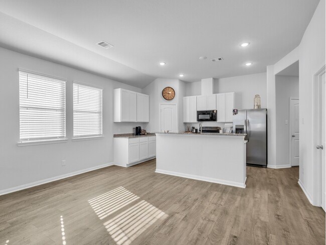 740 Brown Rd in Dayton, TX - Building Photo - Building Photo