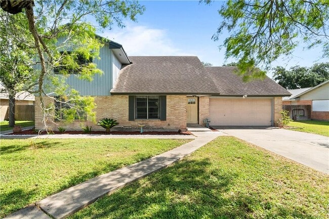 607 E 11th St in Bishop, TX - Building Photo - Building Photo