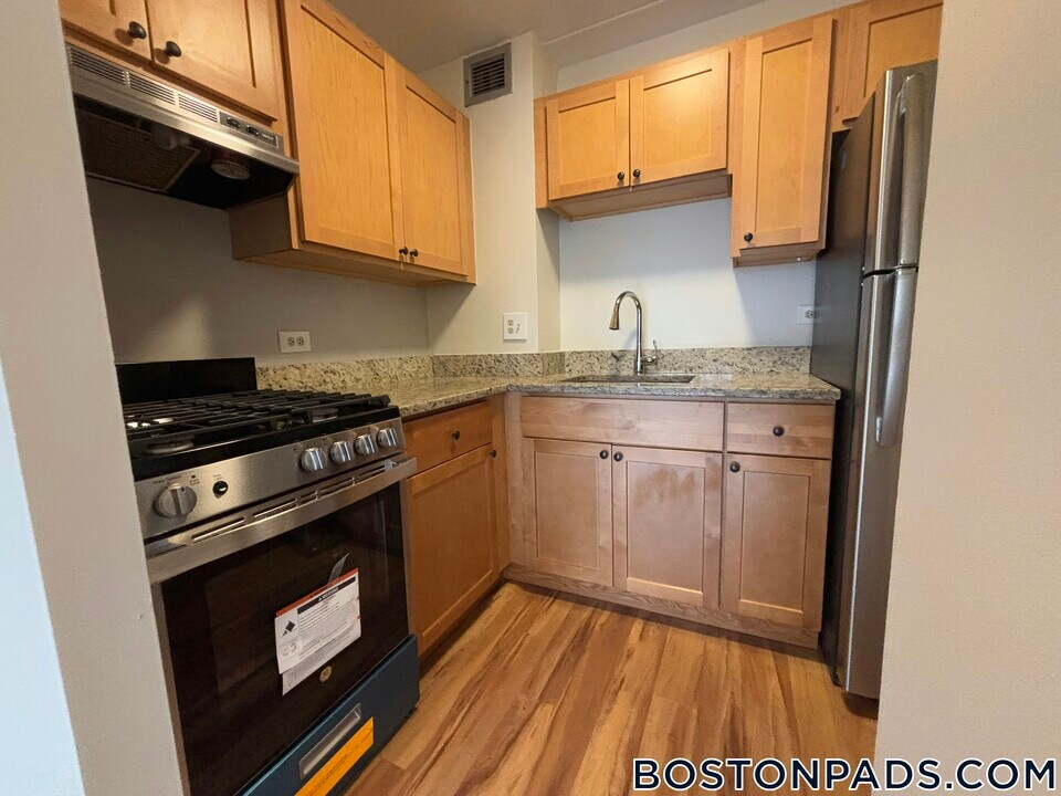 725 Tremont St in Boston, MA - Building Photo