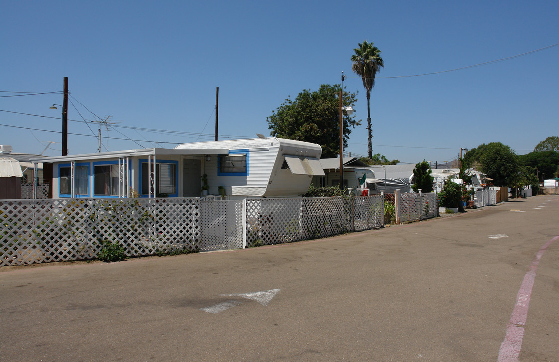 1346 E Main St in El Cajon, CA - Building Photo