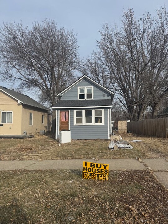 1428 E 4th St in Sioux Falls, SD - Foto de edificio