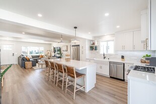 1724 S Horne St in Oceanside, CA - Building Photo