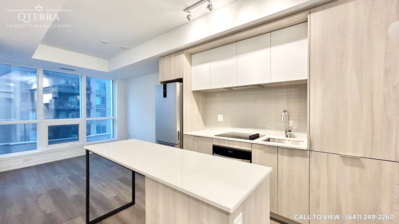 395 Square One Dr in Mississauga, ON - Building Photo