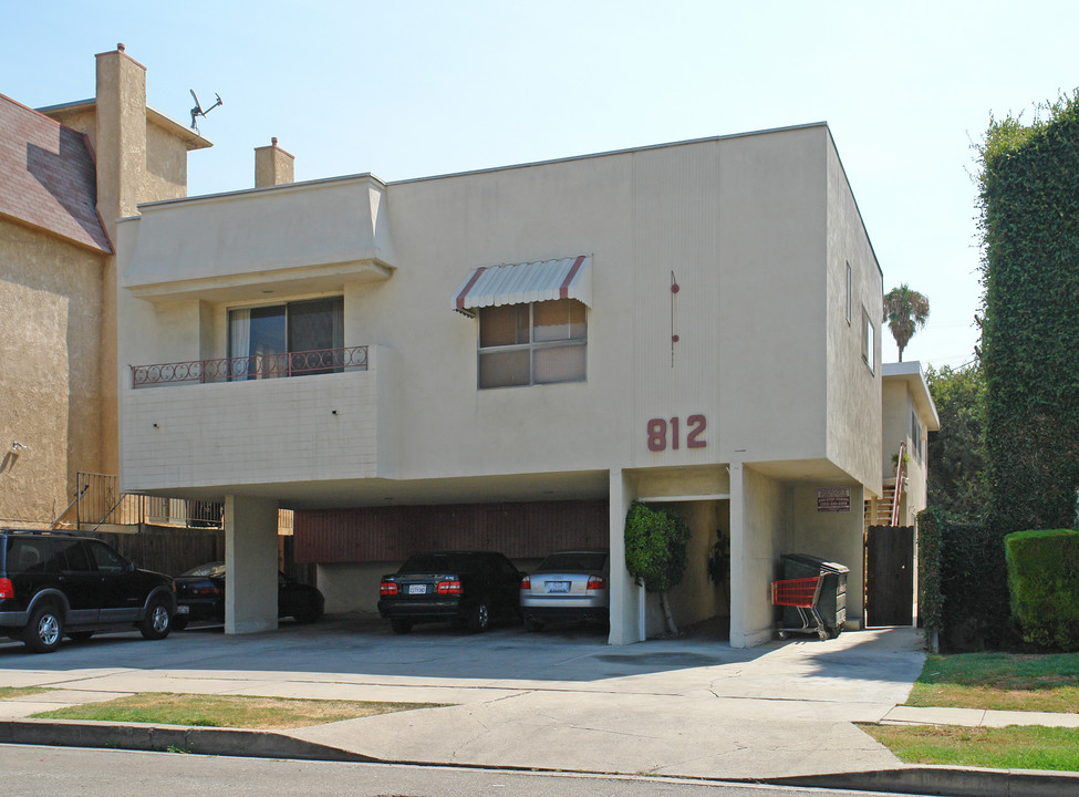 812 N Alfred St in Los Angeles, CA - Foto de edificio