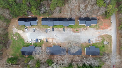 College Park Apartments in Clinton, SC - Building Photo - Building Photo