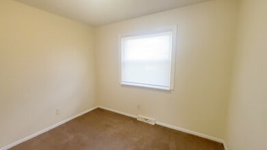 551 Baltimore Ave, Unit 551 in Akron, OH - Building Photo - Building Photo