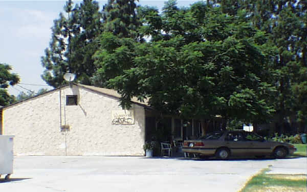 914 E Rosewood Dr in San Bernardino, CA - Building Photo