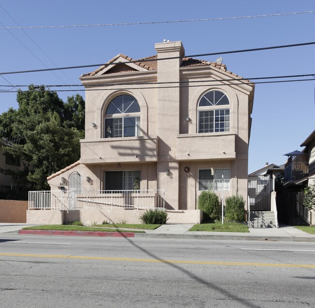 4411 Cahuenga Blvd in Toluca Lake, CA - Foto de edificio - Building Photo