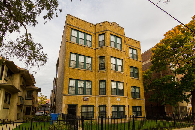 219-227 N Central Ave in Chicago, IL - Foto de edificio - Building Photo