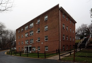 Oak Ridge Apartments in Silver Spring, MD - Foto de edificio - Building Photo