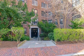 Puritan Arms in Cambridge, MA - Foto de edificio - Building Photo