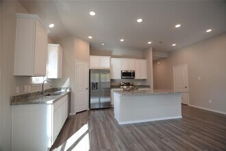 1109 Yellowstone River Rd in Montgomery, TX - Foto de edificio - Building Photo