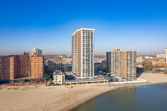 Thorndale Beach South Condominiums in Chicago, IL - Building Photo - Building Photo