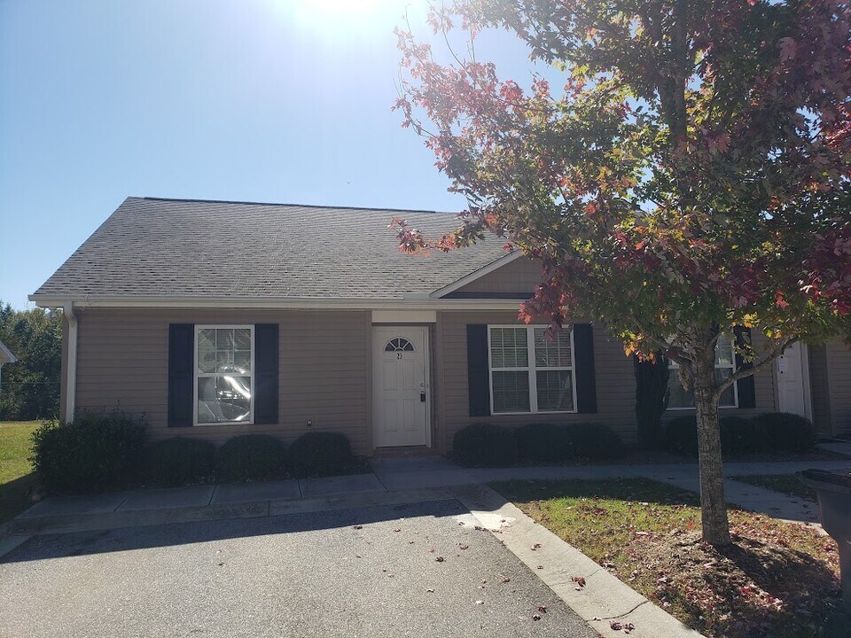 23 Rolling River Way in Taylors, SC - Building Photo