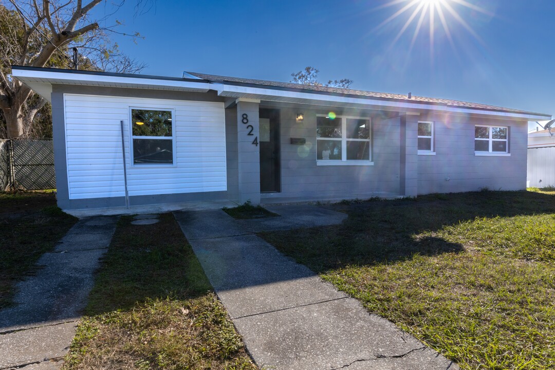 824 Golden Rule Ct N in Lakeland, FL - Building Photo