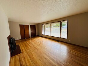 1519 Spruce St in Lake Oswego, OR - Foto de edificio - Building Photo
