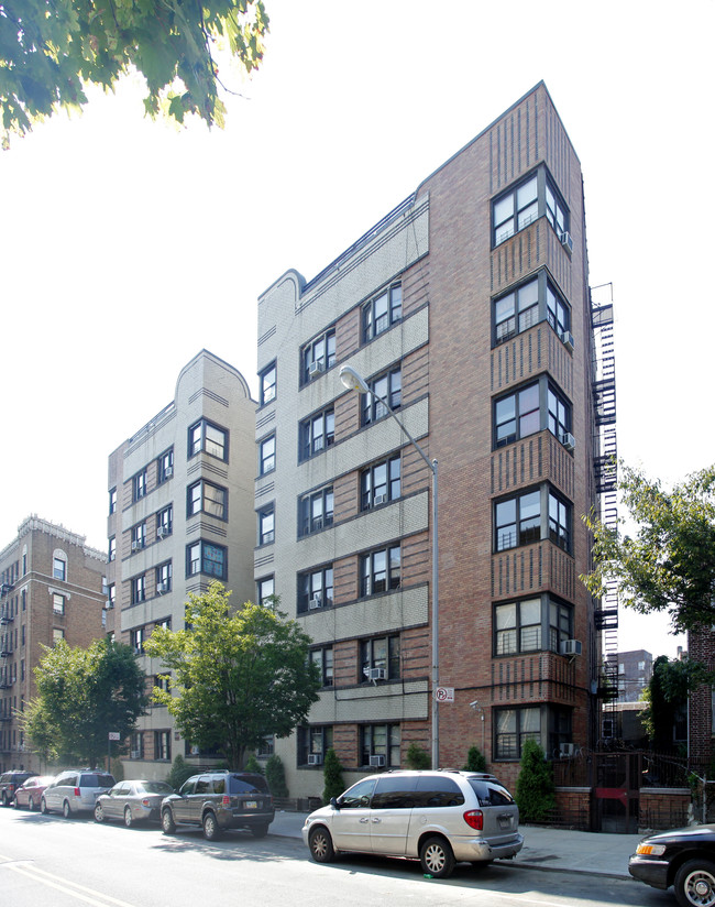 2727 University Ave in Bronx, NY - Foto de edificio - Building Photo